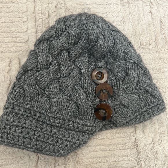 J. Crew wool blend grey cable knit winter hat, bibbed button detail, NWT - Picture 7 of 16